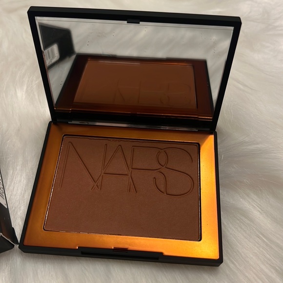 NARS Laguna Talc-Free Bronzer Powder - Laguna 06 - Picture 2 of 3